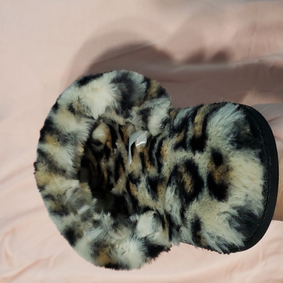 Leopard Print Slippers - Picture 8 of 8